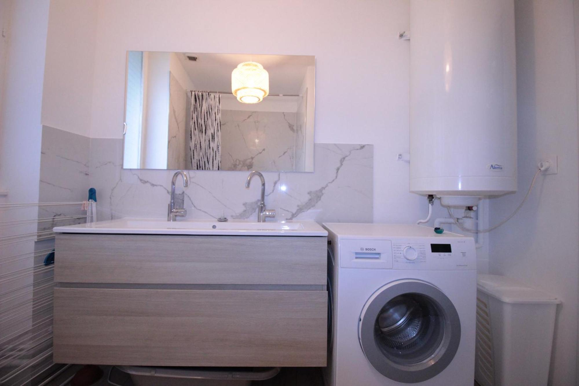 Logement Neuf "Meuse" - Hyper Centre - Parking Proche - Proche Gare - 4 Chambres - Terrasse Couverte - Wifi ! Gere Par Prestazen'Services Верден-сюр-Мез Екстер'єр фото