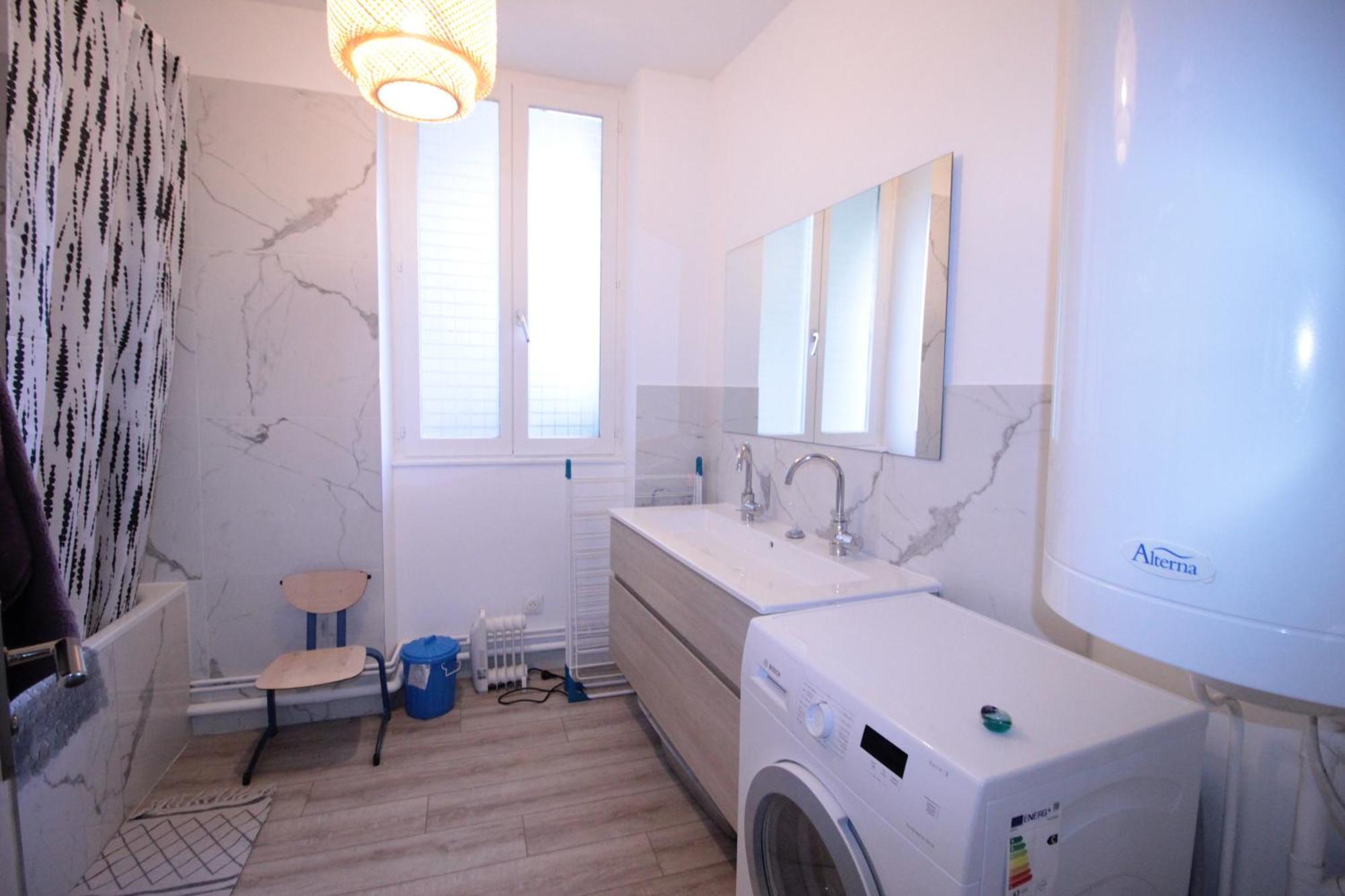 Logement Neuf "Meuse" - Hyper Centre - Parking Proche - Proche Gare - 4 Chambres - Terrasse Couverte - Wifi ! Gere Par Prestazen'Services Верден-сюр-Мез Екстер'єр фото