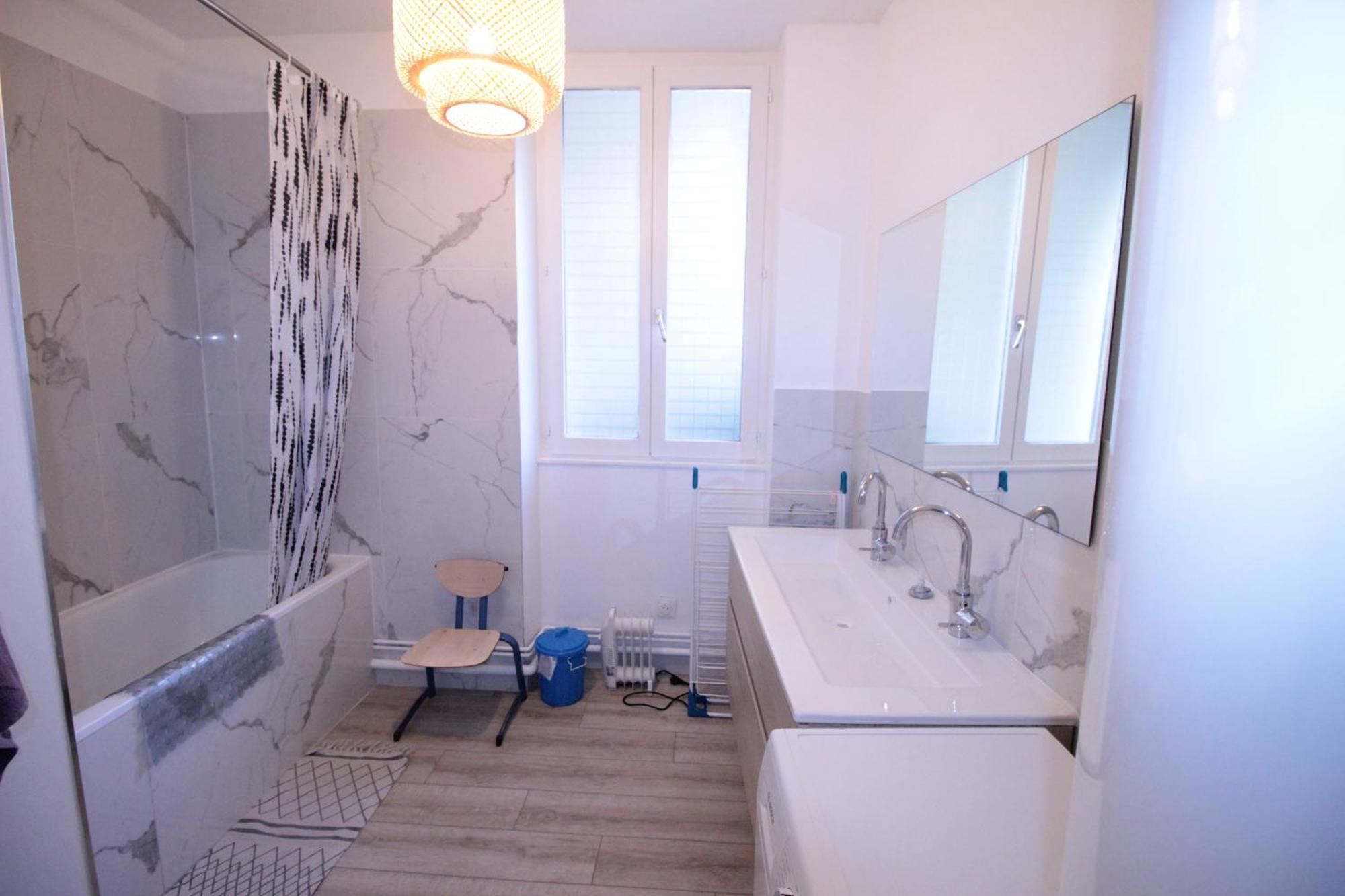 Logement Neuf "Meuse" - Hyper Centre - Parking Proche - Proche Gare - 4 Chambres - Terrasse Couverte - Wifi ! Gere Par Prestazen'Services Верден-сюр-Мез Екстер'єр фото