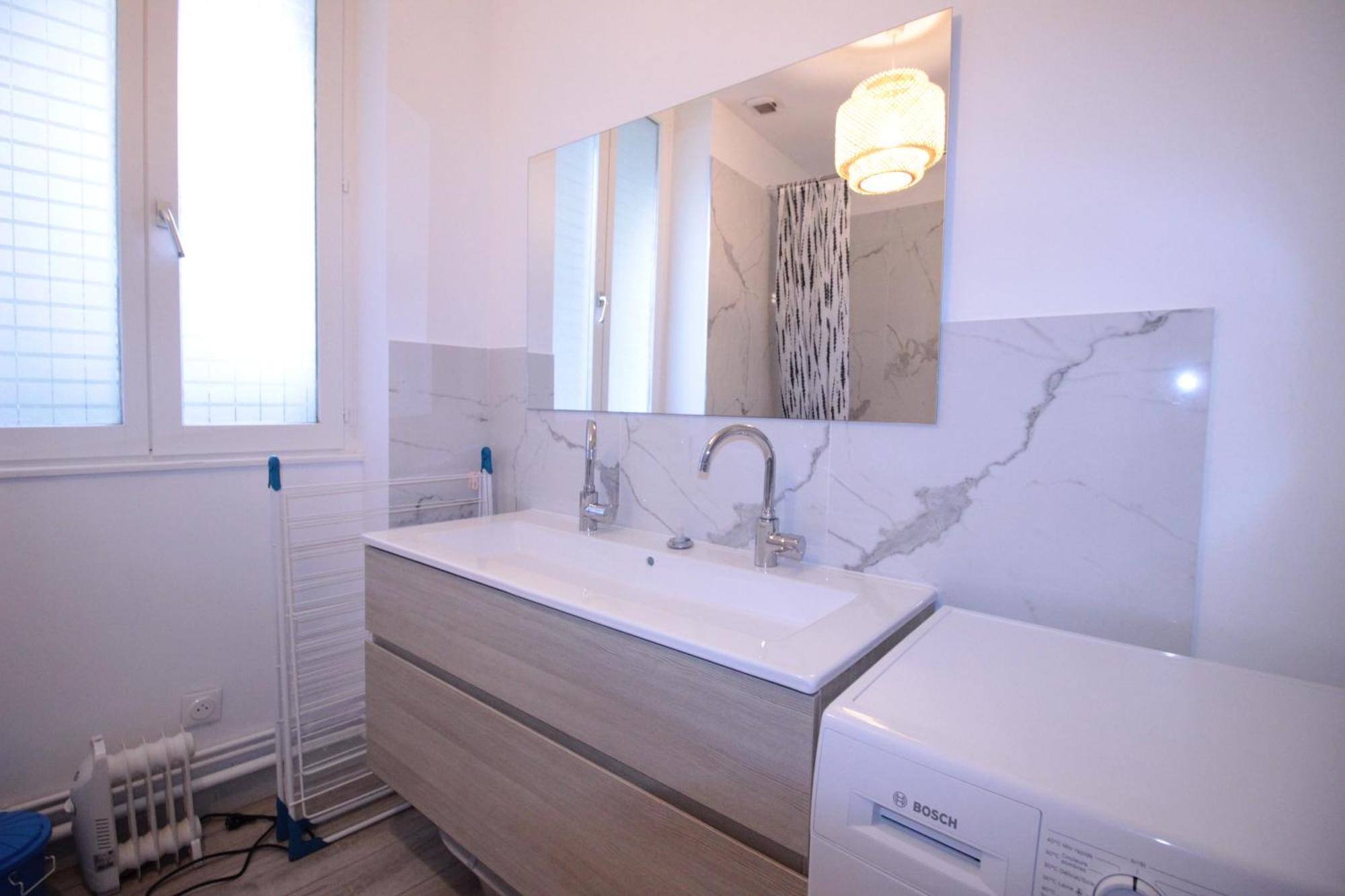 Logement Neuf "Meuse" - Hyper Centre - Parking Proche - Proche Gare - 4 Chambres - Terrasse Couverte - Wifi ! Gere Par Prestazen'Services Верден-сюр-Мез Екстер'єр фото